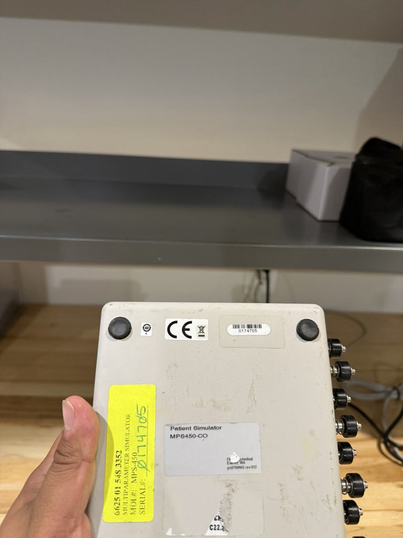 FLUKE MPS450 MULTIPARAMETER SIMULATOR WITH CASE & CHARGER MISSING COVER TESTED