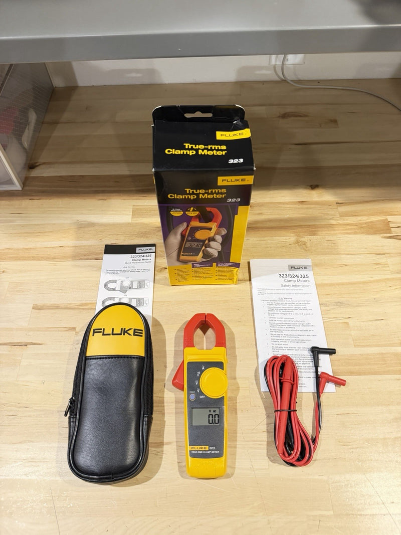 FLUKE 323 TRUE-RMS DIGITAL CLAMP METER WITH BAG & LEADS