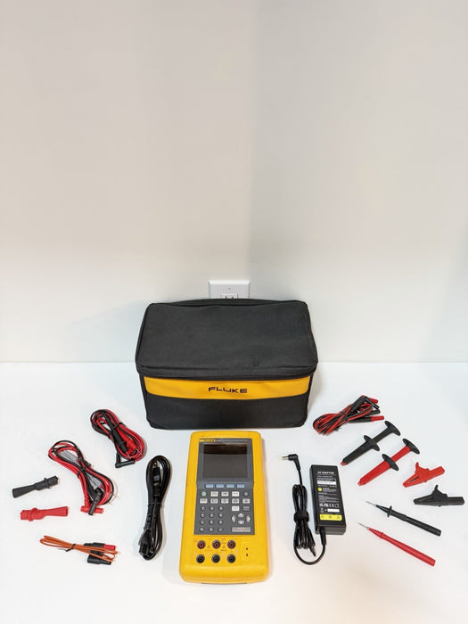 FLUKE 741B DOCUMENTING PRCESS CALIBRATOR WITH LEADS & CHARGER TESTED