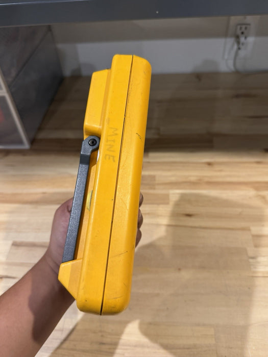 FLUKE 744 DOCUMENTING PRCESS CALIBRATOR (PARTS ONLY) FOR PARTS - DOESN’T WORK