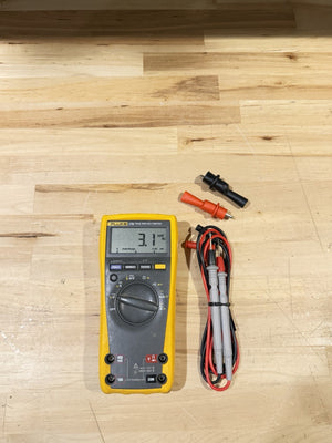 FLUKE 179 MULTIMETER W/ LEADS & CLIPS (SHIPS FAST)