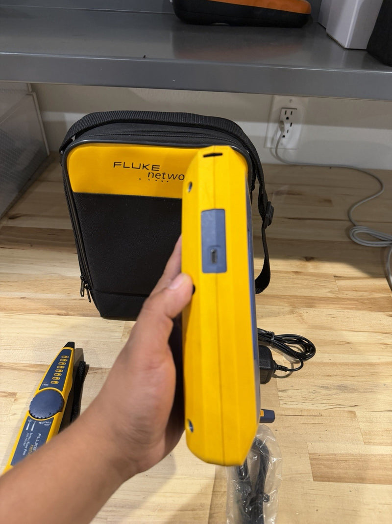 FLUKE NETWORKS LIQ-100 LINKIQ KIT CABLE & NETWORK TESTER W ACCESSORIES