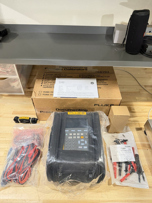 FLUKE 754 DOCUMENTING PROCESS CALIBRATOR W CALIBRATED 20262027