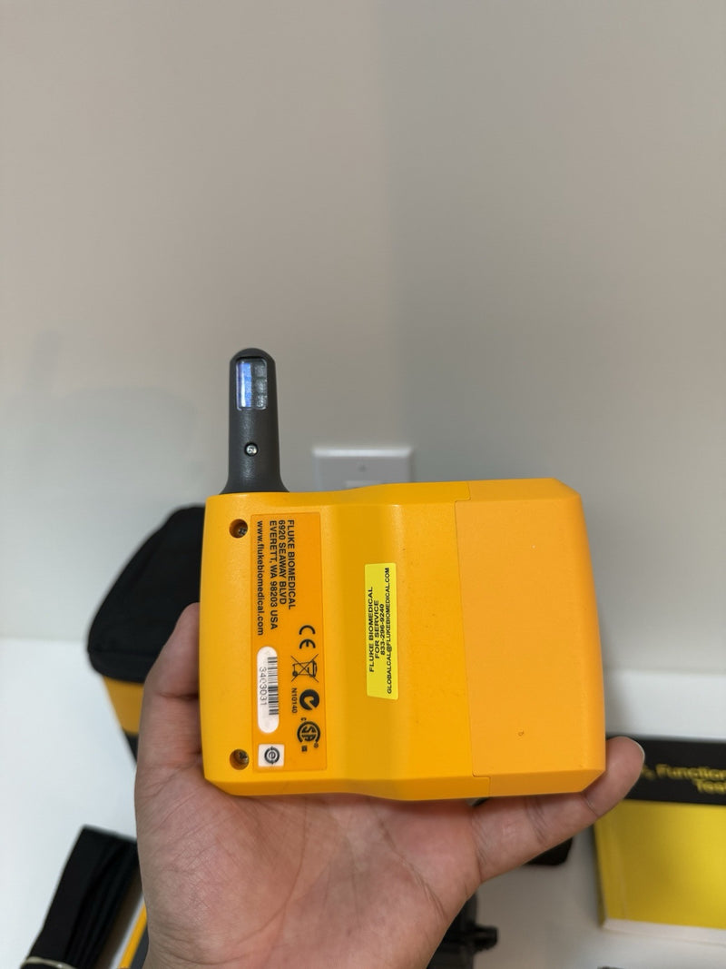 FLUKE BIOMEDICAL PROSIM 4 & SPOT LIGHT KIT WITH BAG & CHARGER TESTED