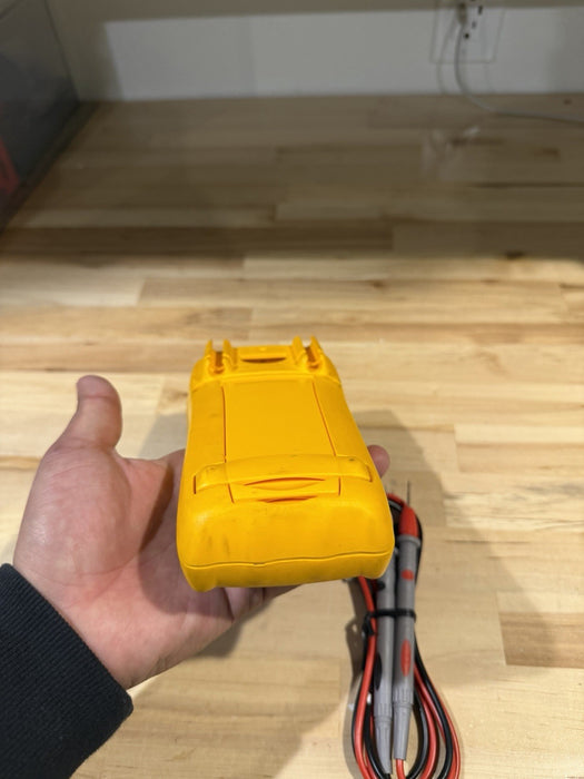 FLUKE 77-IV MULTIMETER W / LEAD SET & CLIPS - SHIPS FAST (TESTED)