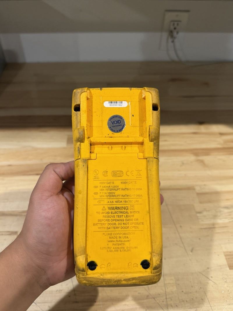 FLUKE 189 TRUE RMS MULTIMETER (PARTS ONLY)  FOR PARTS - SHIPS FAST
