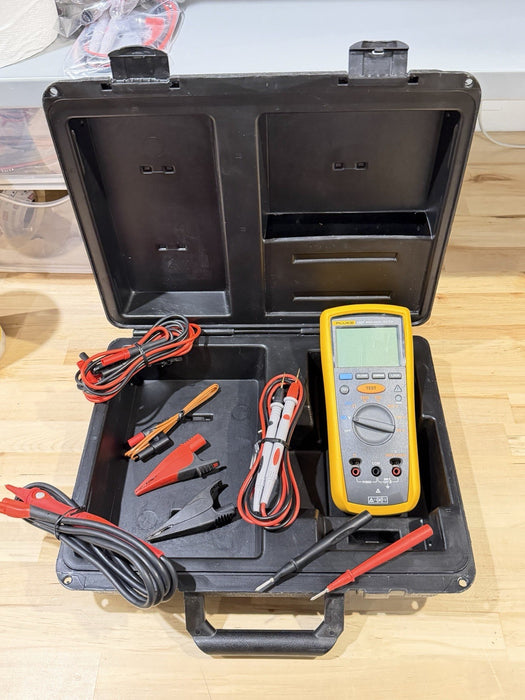 FLUKE 1507 INSULATION MULTIMETER WITH LEADS & CLIPS