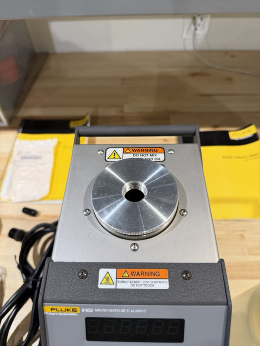 FLUKE 6102 MICRO-BATH 35Â°C TO 200Â°C WITH ACCESSORIES TESTED