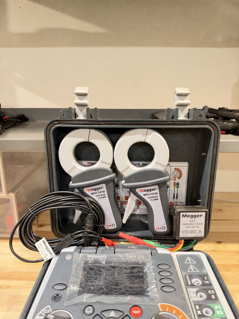 MEGGER DET2/3 GROUND TESTER W/ MCC1010 & MVC1010 CLAMP & LEDS -TESTED SHIPS FAST