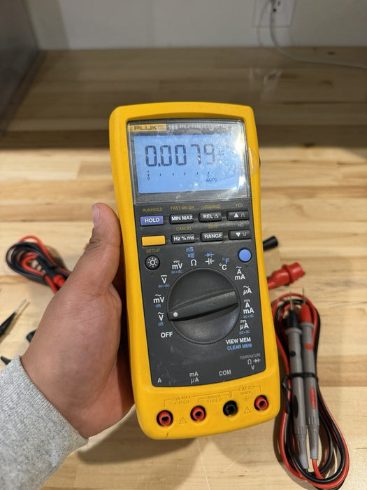 FLUKE 189 TRUE RMS MULTIMETER WITH LEADS AND CLIPS USED