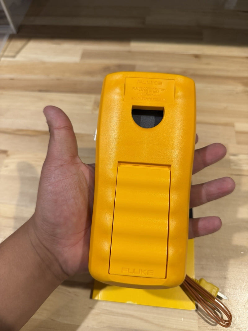 FLUKE 51 II THERMOCOUPLE THERMOMETER WITH PROBE & MANUAL