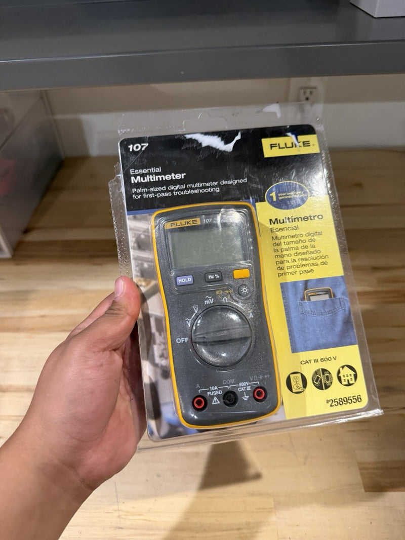 FLUKE 107 METER AC/DC 600V CAT III MULTIMETER WITH LEADS