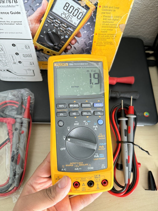 FLUKE 789 PROCESS METER WITH LEADS & CLIPS