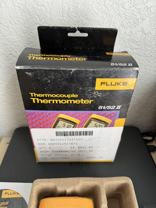 FLUKE 51 II THERMOCOUPLE THERMOMETER METER WITH PROBE USED
