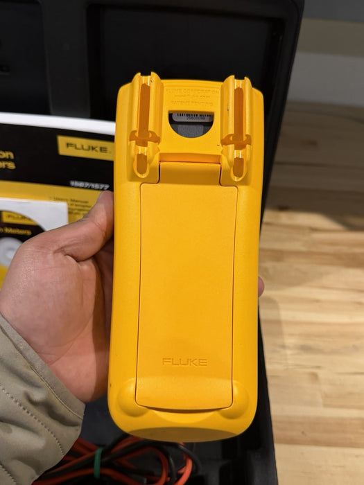 FLUKE 1577 INSULATION MULTIMETER W/ LEADS & CASE (TESTED) SHIPS FAST NEW SEALED