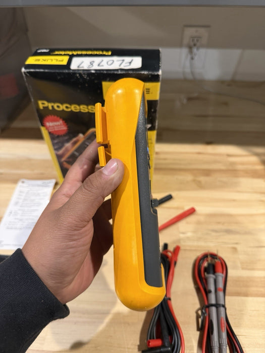 FLUKE 787 PROCESSMETER (NEW FACTORY SEALED) SHIPS FAST - FREE SHIPPING (RARE)