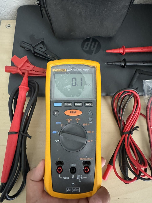 FLUKE 1507 INSULATION MULTIMETER WITH LEADS & BAG