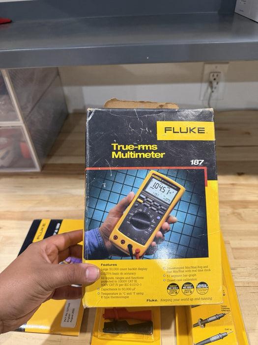 FLUKE 187 TRUE RMS MULTIMETER W/ LEADS & CLIPS  (NEW SEALED) TESTED - RARE