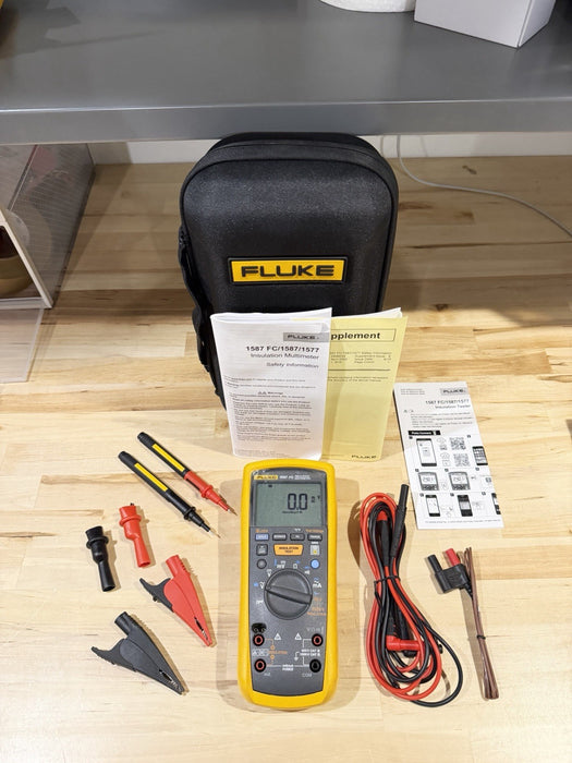 FLUKE 1587 FC INSULATION MULTIMETER WITH LEADS & CASE TESTED