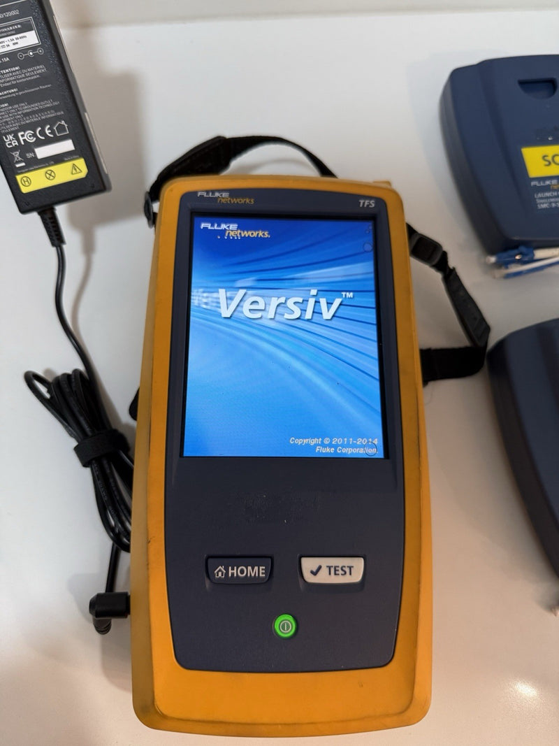 FLUKE NETWORKS VERSIV OTDR KIT WITH QUAD OTDR MODULE & ACCESSORIES