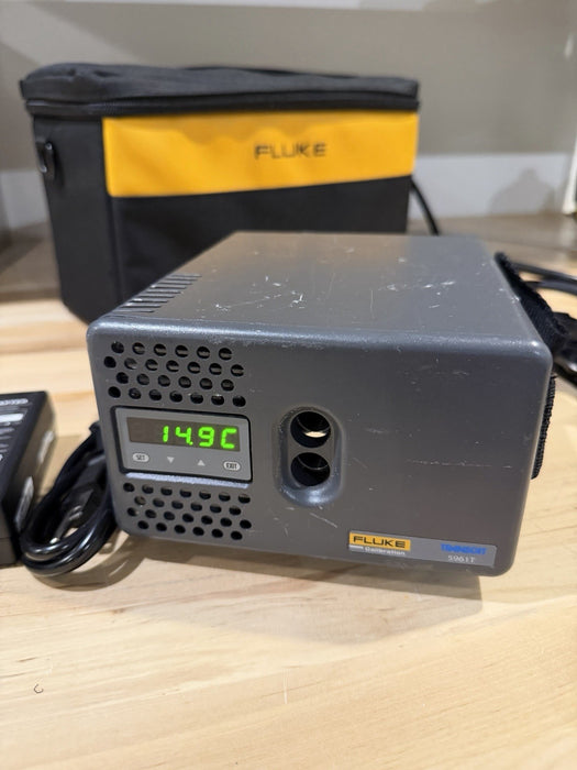 FLUKE 9102S DRY-WELL CALIBRATOR W/BAG & CHARGER (5961T)- FREE SHIPPING