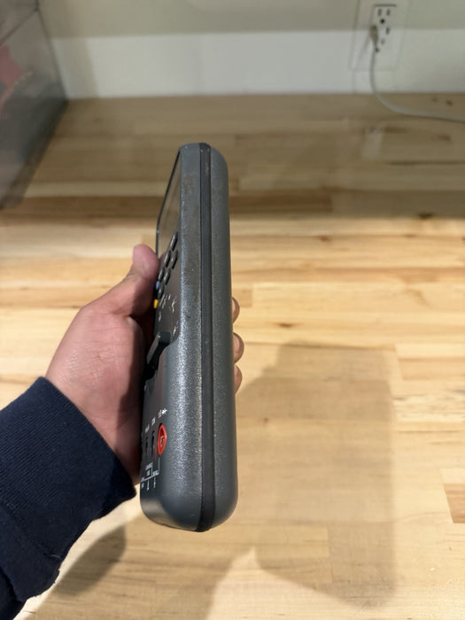 FLUKE MULTIMETER SHIPS FAST (PARTS ONLY) FOR PARTS