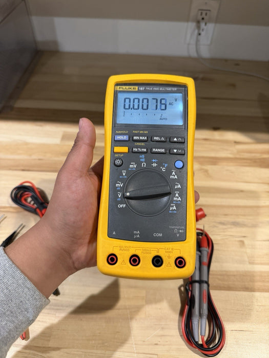 FLUKE 187 TRUE RMS MULTIMETER KIT W/ LEADS & CLIPS (TESTED) SHIPS FAST