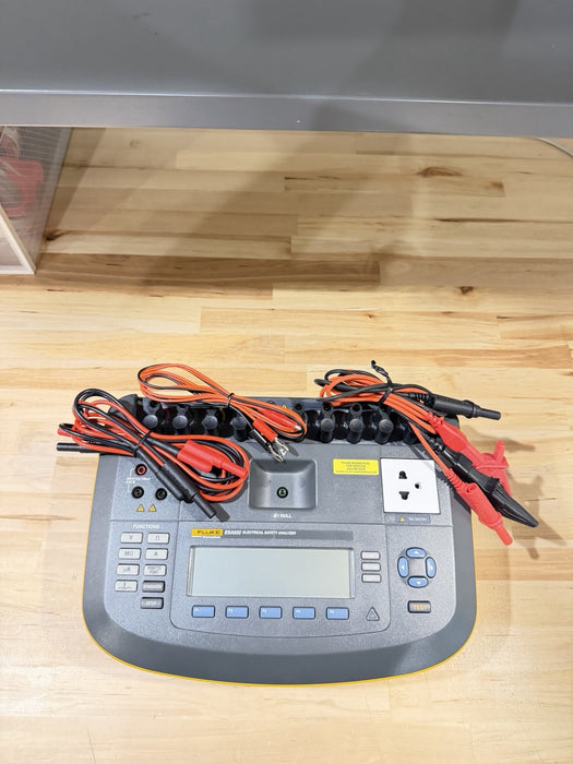 FLUKE ESA620 230V BIOMEDICAL ELECTRICAL SAFETY ANALYZER WITH LEADS & CHARGER