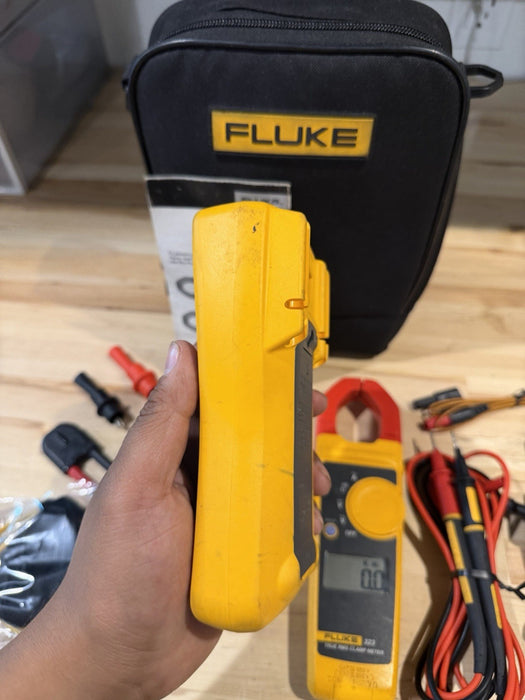 FLUKE 116/323 HVAC MULTIMETER COMBO KIT WITH ACCESSORIES TESTED