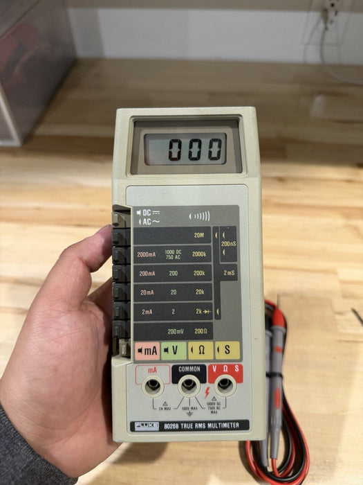 FLUKE 8026B TRUE RMS MULTIMETER W/ LEADS & CLIPS (TESTED) SHIPS FAST
