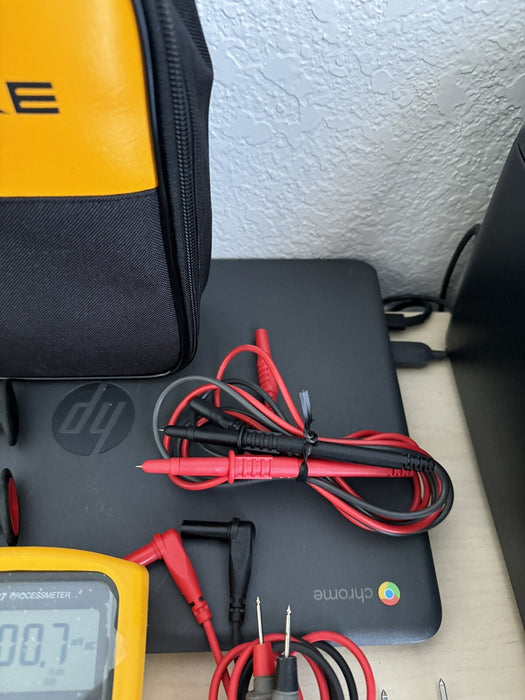 FLUKE 787 PROCESS METER WITH ACCESSORIES & BAG