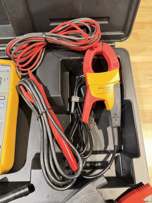 FLUKE 1587 DIGITAL INSULATION TESTER KIT W ACCESSORIES & LEADS - SHIPS FAST