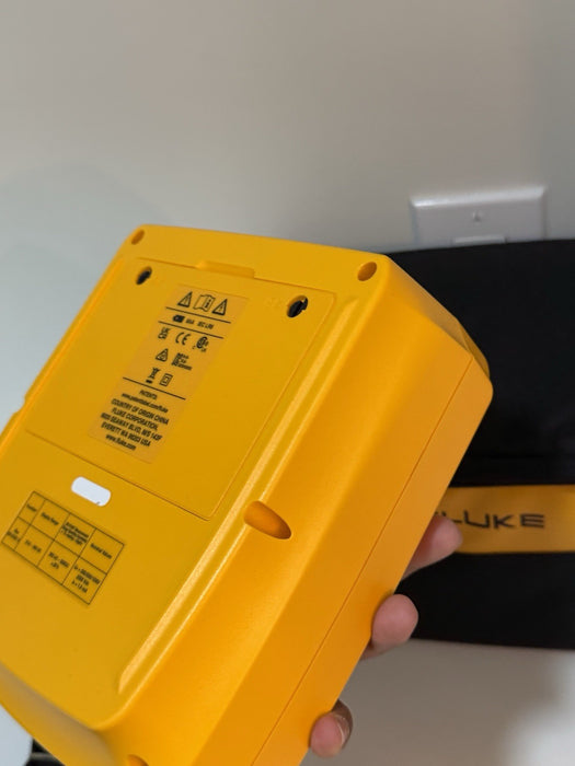 FLUKE 1535 MEGOHMMETER INSULATION TESTER WITHBAG & CHARGER