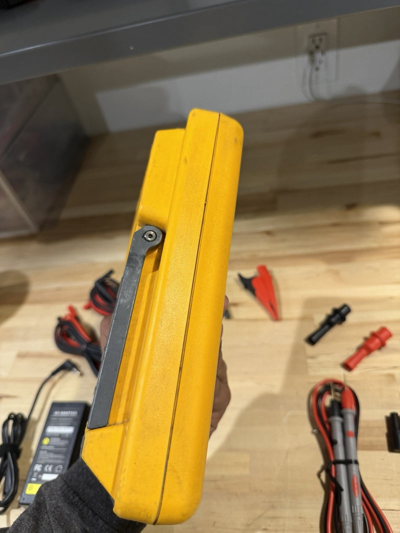 FLUKE 744 DOCUMENTING PRCESS CALIBRATOR WITH LEADS & CHARGER CALIBRATED 2025