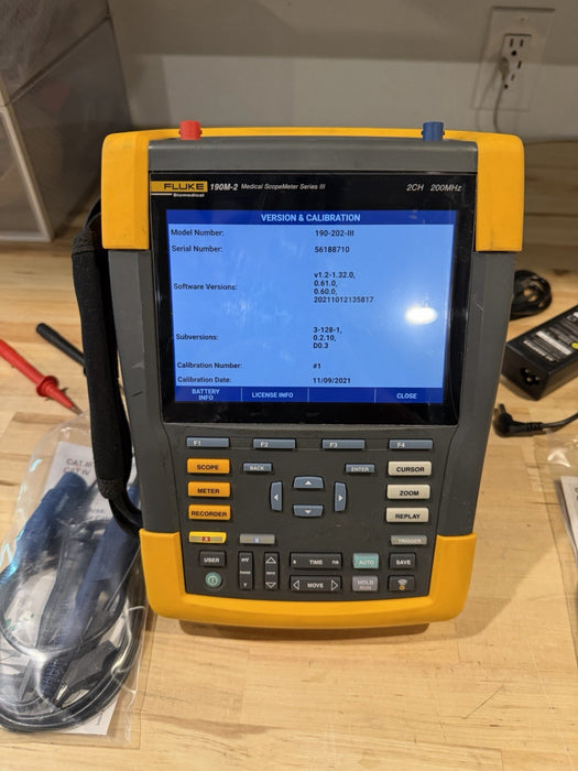 FLUKE 190M-2 MEDICAL SCOPEMETER SERIES III 2CH 200MHZ W/ ACCESSORIES (TESTED)