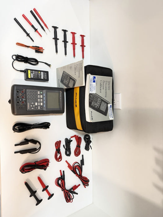 FLUKE 702 DOCUMENTING PROCESS CALIBRATOR WITH ACCESSORIES TESTED