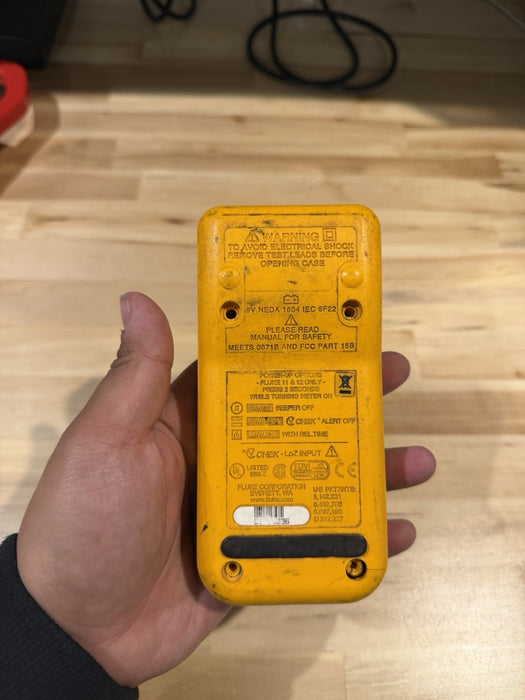 FLUKE 7-600 ELECTRICAL TESTER (PARTS ONLY) FOR PARTS - SHIPS FAST