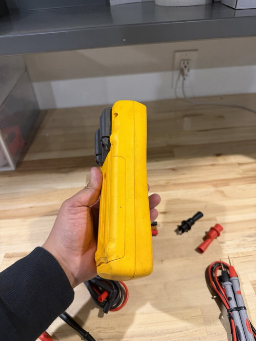 FLUKE 725 MULTIFUNCTION PROCESS CALIBRATOR WITH LEADS & CLIPS TESTED