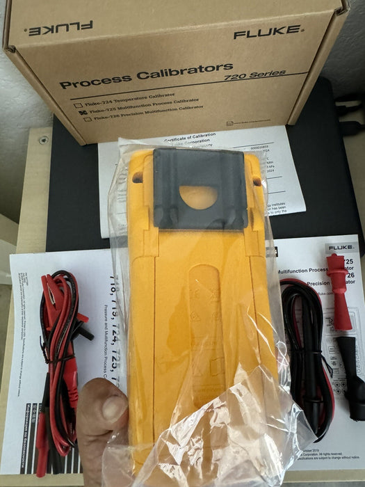 FLUKE 725 MULTIFUNCTION PROCESS CALIBRATOR W LEADS NEW FACTORY BOX CALIBRATED 2024