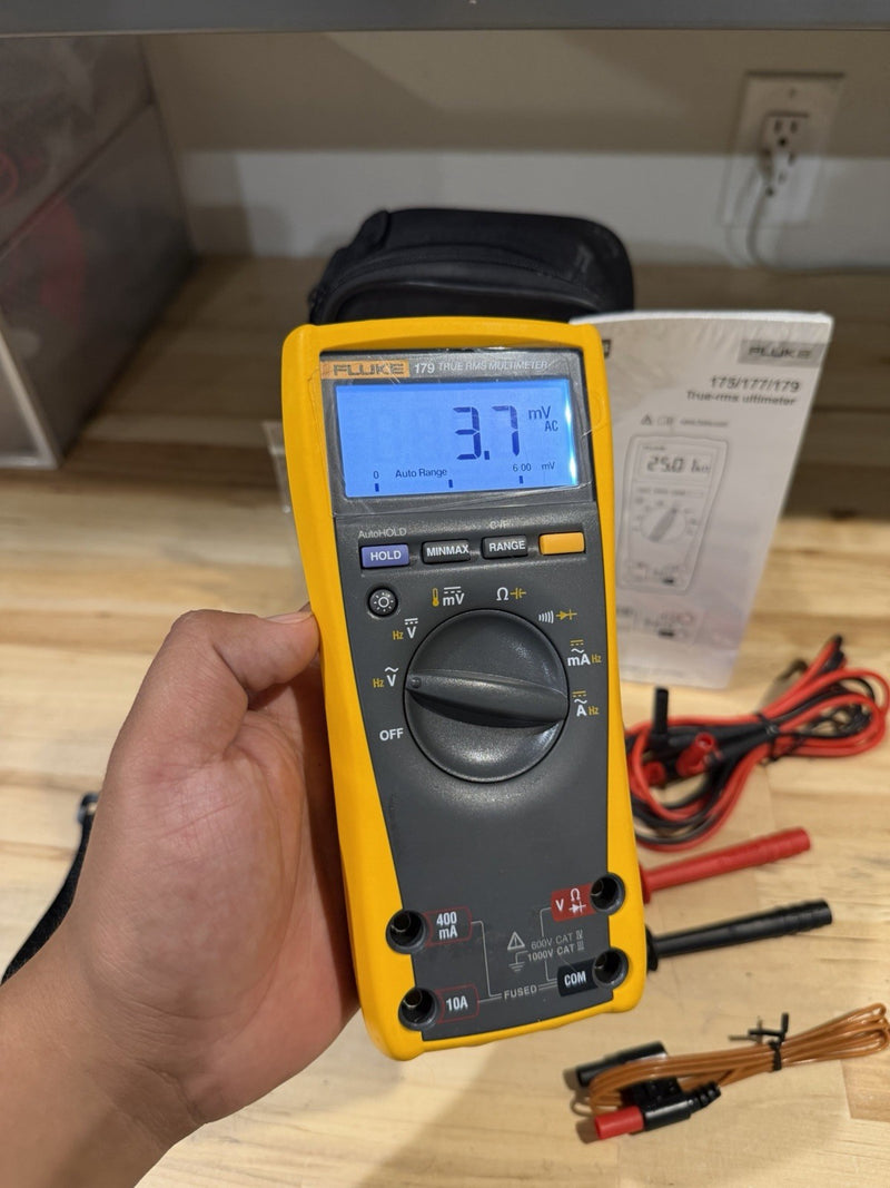 FLUKE 179/EDA2 MULTIMETER COMBO KIT WITH BAG & ACCESSORIES TESTED