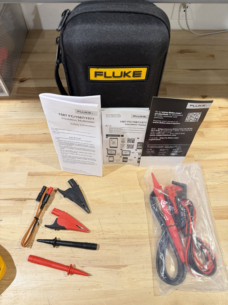FLUKE 1577 INSULATION MULTIMETER W/ LEADS & CASE TESTED SHIPS FAST NEW
