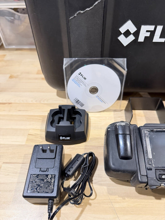 FLIR T440 THERMAL IMAGING CAMERA W/ CHARGER & BATTERY (TESTED)FREE SHIPPING READ