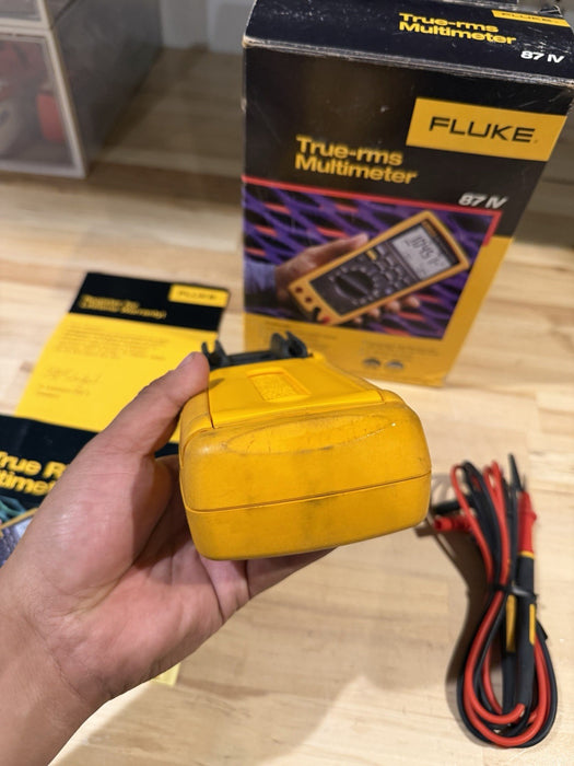 FLUKE 87 IV TRUE RMS MULTIMETER W/ LEADS & CLIPS (TESTED) SHIPS FAST