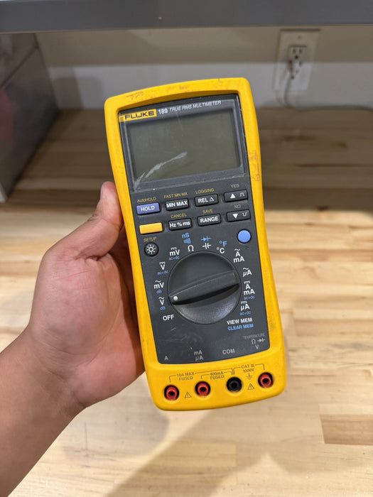 FLUKE 189 TRUE RMS MULTIMETER (PARTS ONLY)  FOR PARTS - SHIPS FAST