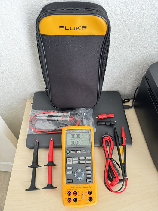 FLUKE 725 MULTIFUNCTION PROCESS CALIBRATOR WITH LEADS & BAG