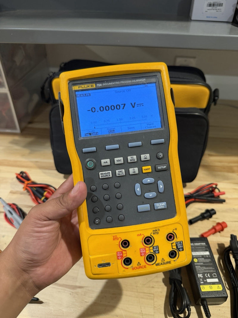 FLUKE 754 DOCUMENTING PROCESS CALIBRATOR WITH ACCESSORIES TESTED