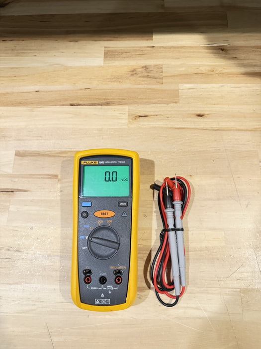 FLUKE 1503 INSULATION TESTER WITH ACCESSORIES & CLIPS