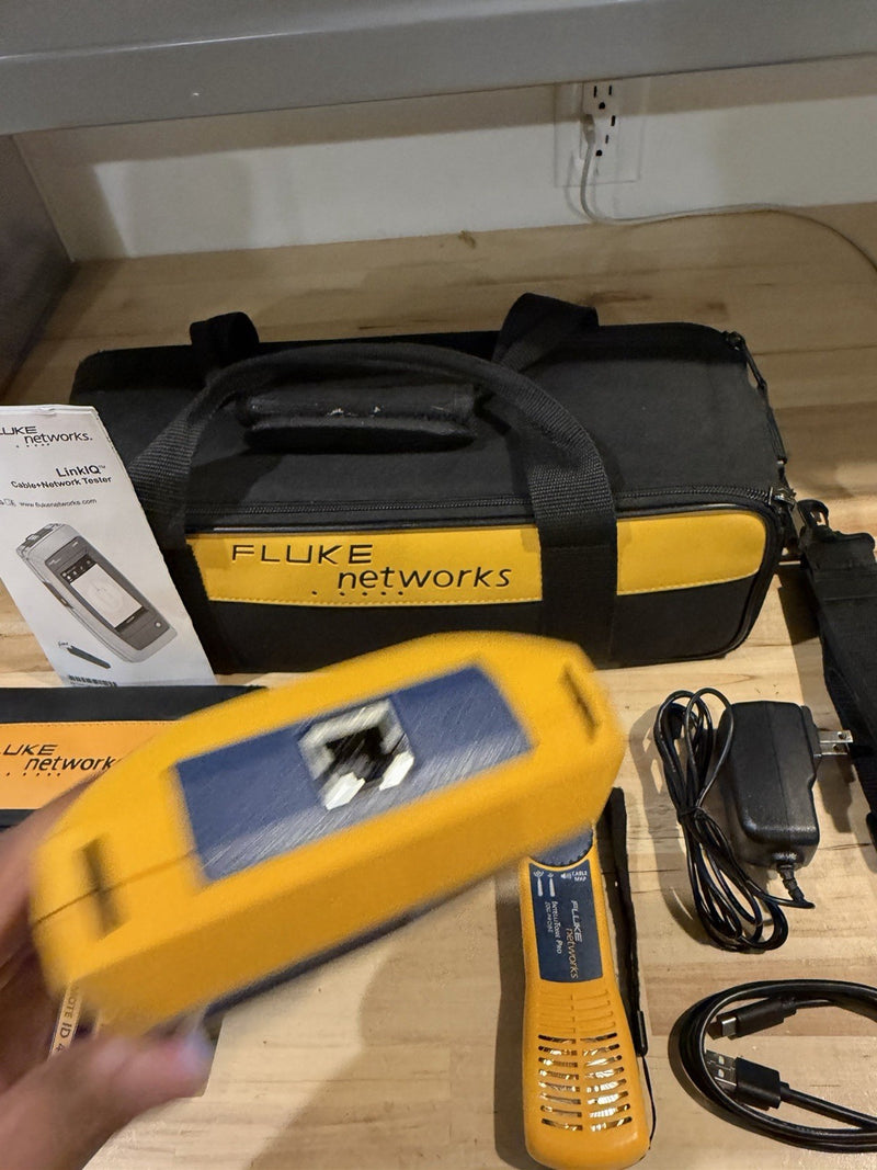 FLUKE NETWORKS LIQ-100 LINKIQ KIT CABLE & NETWORK TESTER W ACCESSORIES
