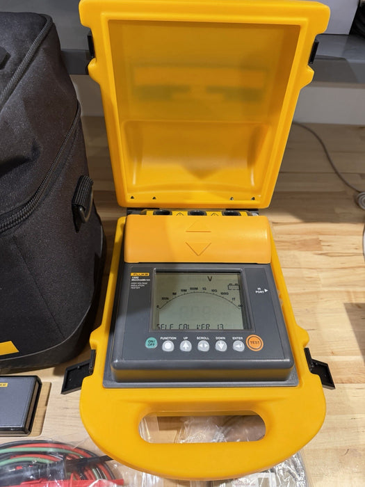 FLUKE 1550 MEGOHMMETER HIGH VOLTAGE INSULATION TESTER (NEW) SHIPS FAST