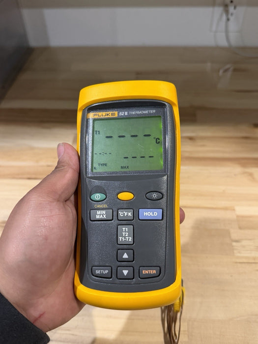 FLUKE 52 II THERMOMETER W / PROBE - SHIPS FAST
